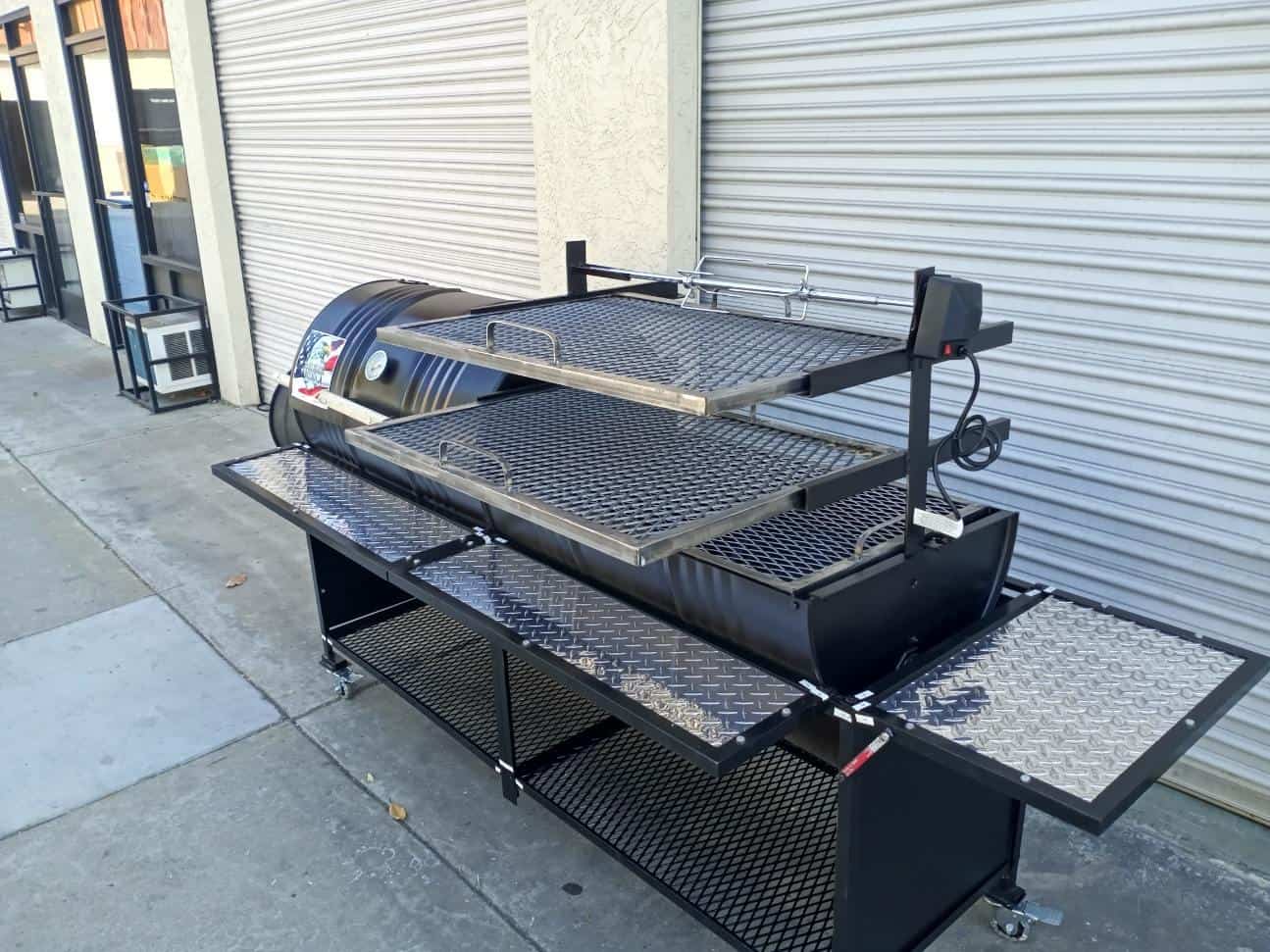 Moss Grills Ranch Style Barbecue Grill / Smoker, Rotisserie, Flat Plate /  #201